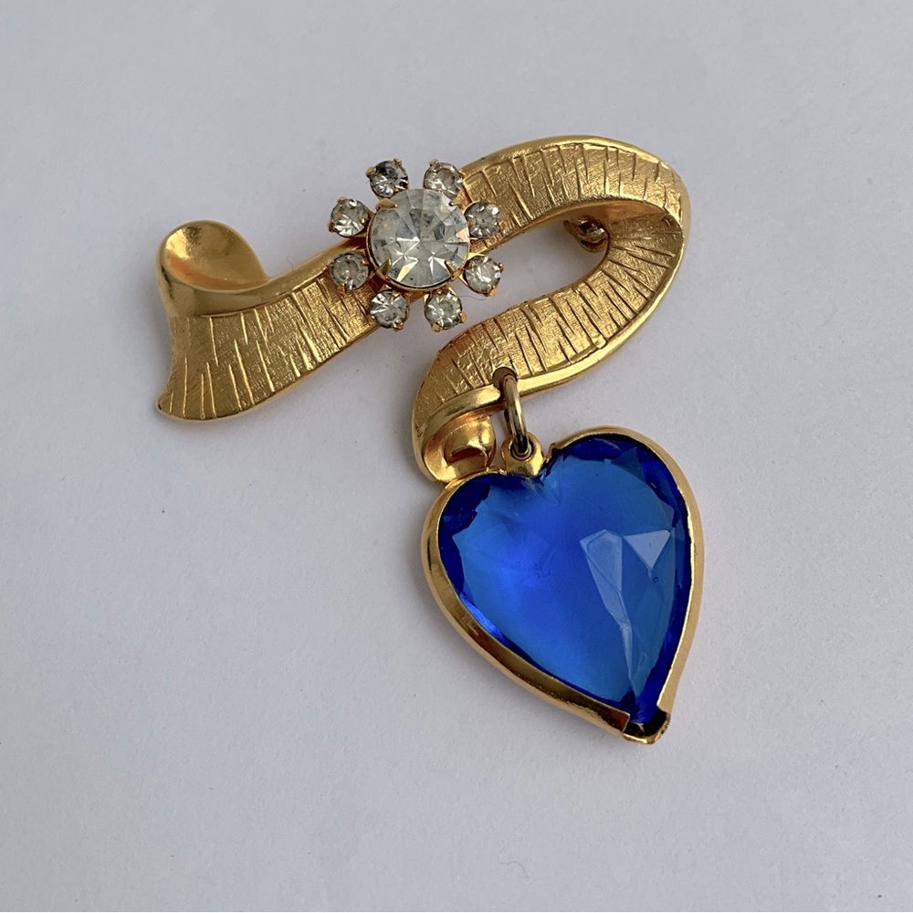 Vintage Costume Blue White Saphire Diamond Rhinestone Gold Heart Brooch Pin